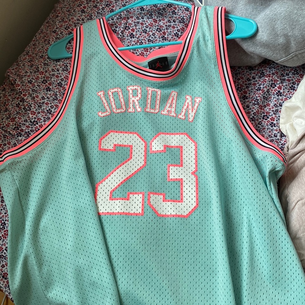 Womans jordan 23 jersey